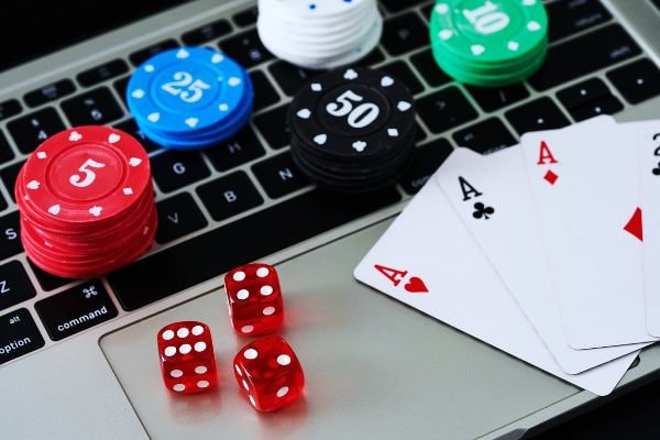 Kartu fitur mandiribet dengan tema mobile